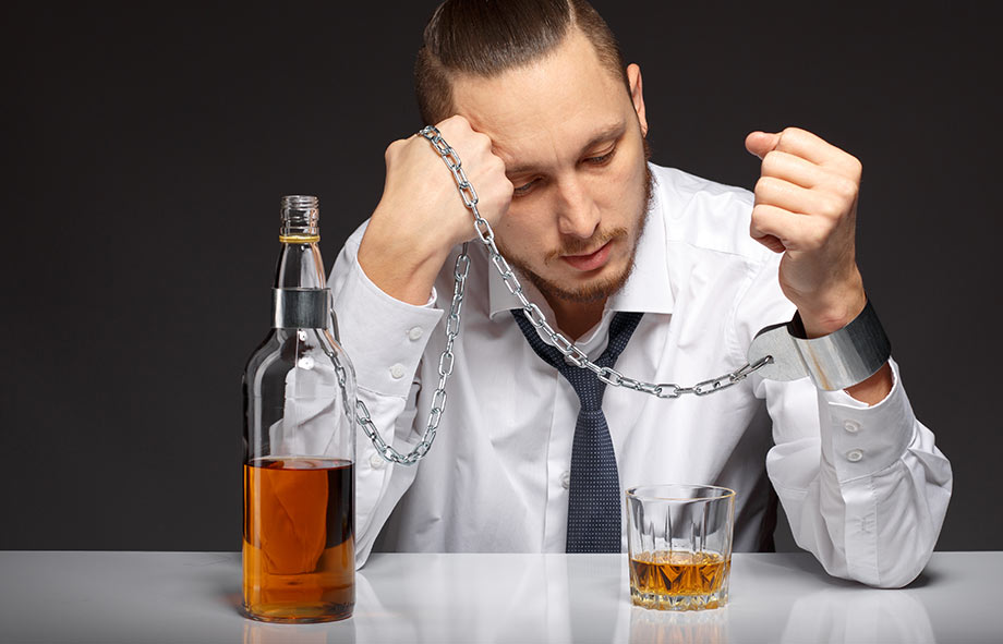 ¿Cómo afecta el alcoholismo el desempeño laboral? - Medical Assistant