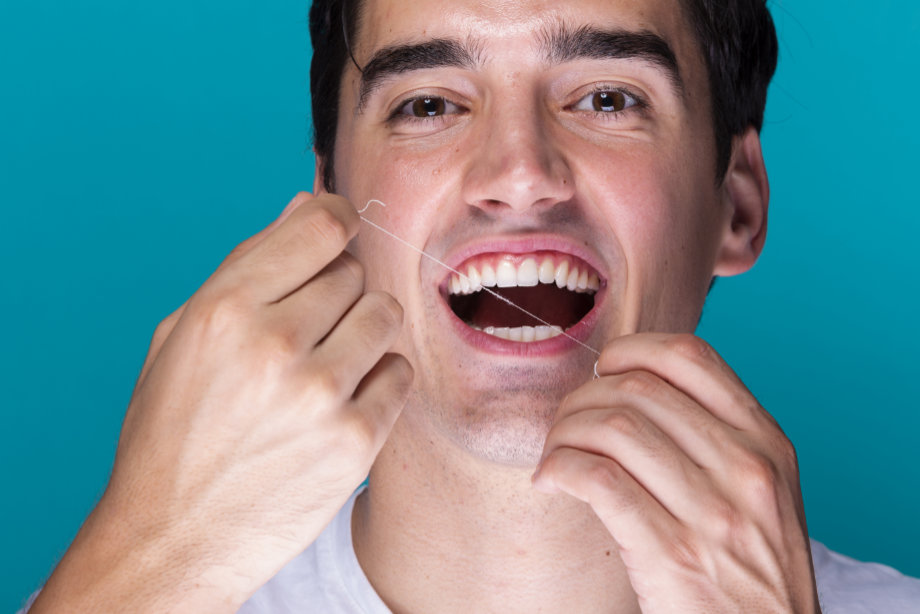 ¿Por qué debemos usar hilo dental? - Medical Assistant