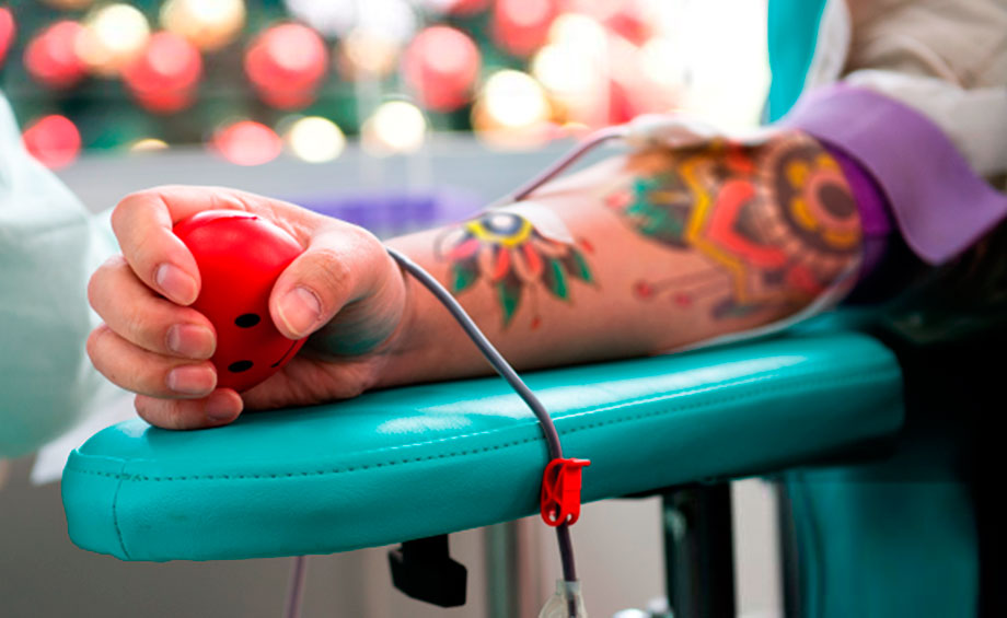 ¿Puedo donar sangre si tengo tatuajes? - Medical Assistant
