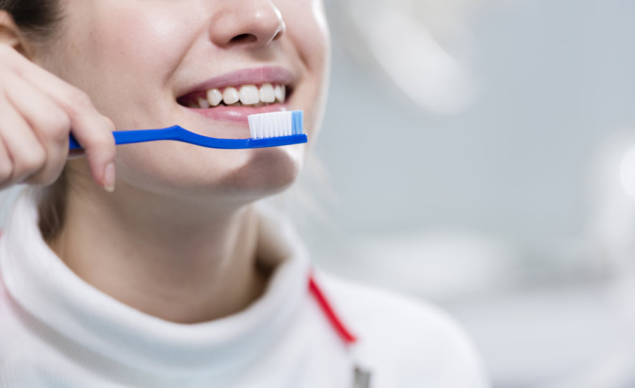 ¿Sabes cómo cepillar tus dientes correctamente? Aquí te lo explicamos paso a paso - Medical Assistant