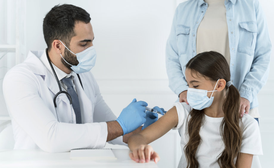 ¿Se puede vacunar a los niños contra el COVID-19? - Medical Assistant