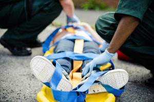 Primeros auxilios: ¿cómo actuar frente a una emergencia en el trabajo? - Medical Assistant